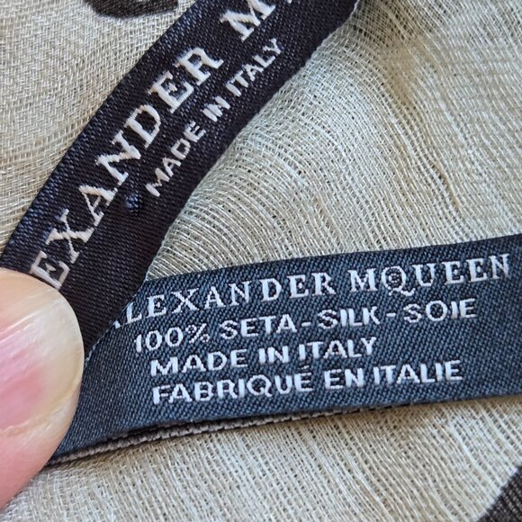 Alexander McQueen Skull Scarf 100% Silk White Black - Picture 7 of 9